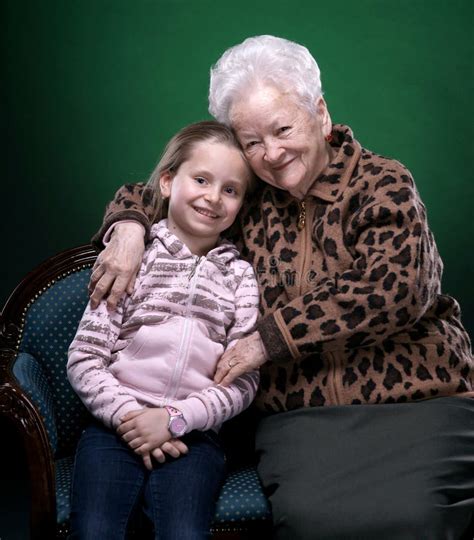 imagen de abuela y nieta|157.393 Abuela Y Nieta Stock Photos, High.